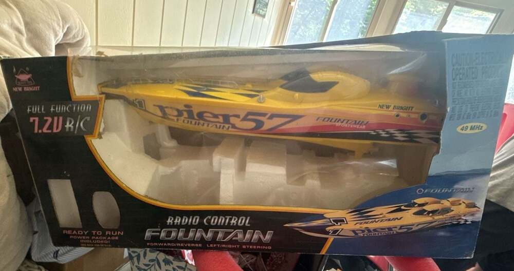 New Bright Radio Control Fountain Pier 57 Speed Boat No. 6723